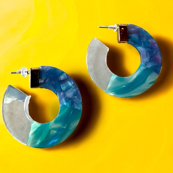 Anthropologie Jewelry - 🌊Anthropologie Blue Tide Tara Resin Hoop Earrings 🌊